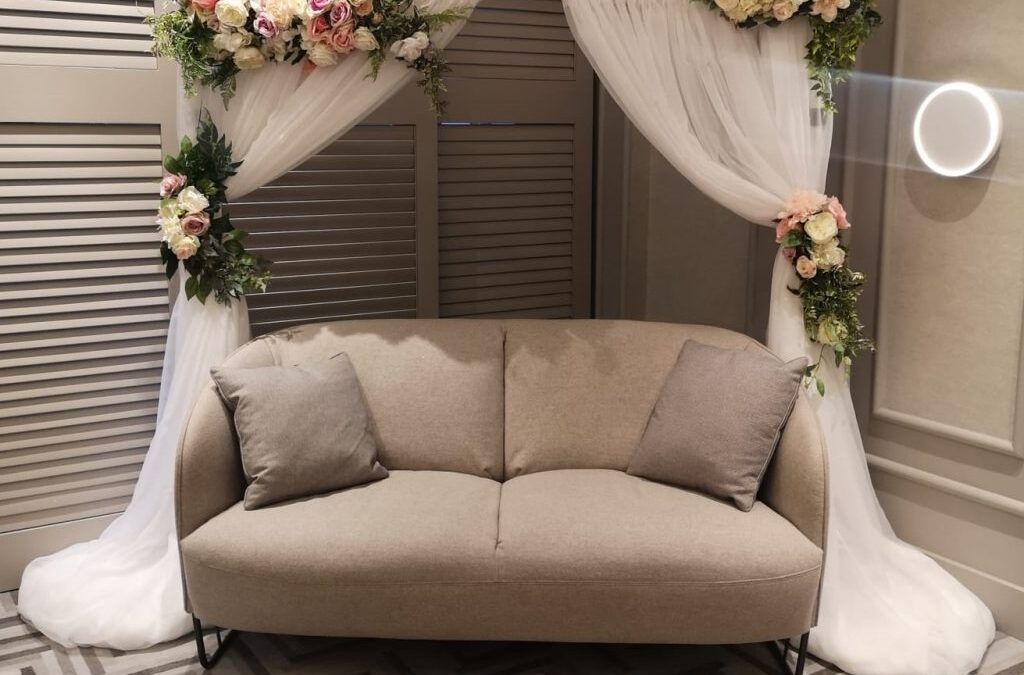 Stunning Decoration with Brampton Flower Arch Rental